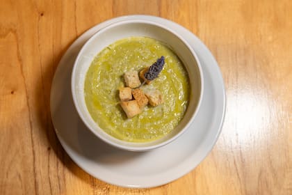 El menú de invierno incluye sopas de verduras locales y varios platos ideales para combatir el frío.
