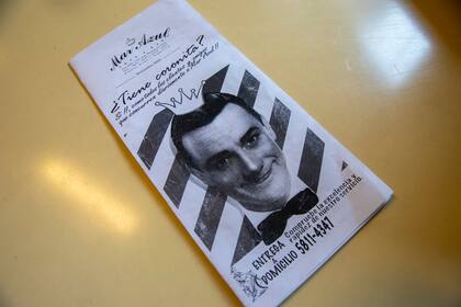 El menú del bar con publicidades de otras épocas.