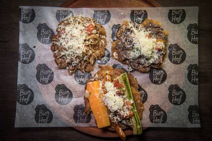 El menú diseñado por el chef Juan Martín De La Torre tiene tintes colombianos. Un ejemplo son los exquisitos patacones.