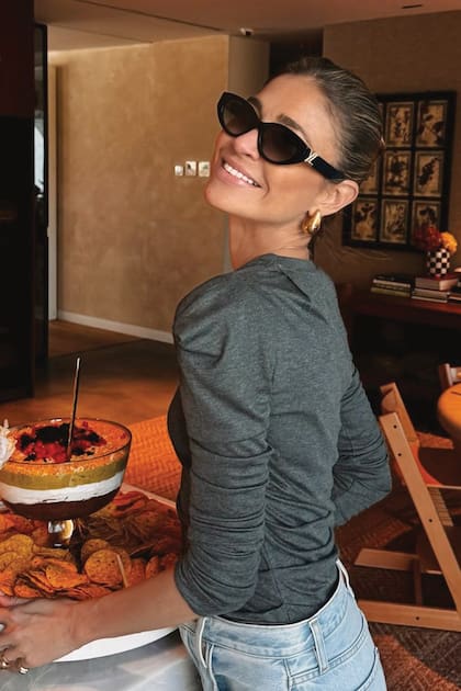 El menú fue variado: medialunas y sándwiches de miga, snacks con salsas, y un asado para coronar el día.