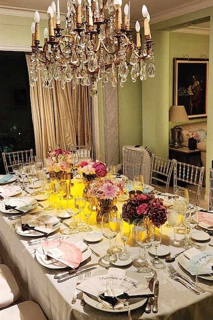 El menú incluyó tapas y appetizers como sticks de langostino fueguino y macarrones con queso azul; ñoquis de sémola como plato principal, y helado o merengue italiano de postre.