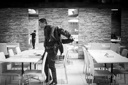 El menú para los funcionarios cuenta con ocho opciones de entrada.