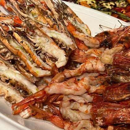 El menú que eligió Dua Lipa en sus vacaciones: langostinos. Foto/Instagram: @dualipa