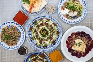 4 propuestas para celebrar Rosh Hashaná y disfrutar del pastrón y otros platos típicos