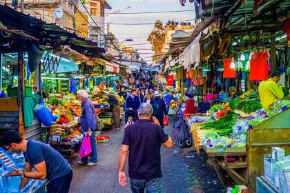 El mercado del Carmel abre de 8 a 18, de domingo a jueves y los viernes hasta las 16; cierra los sábados.