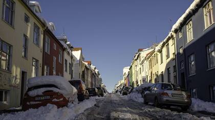 El mercado inmobiliario de la capital está bajo presión, lo que afecta en mayor medida a los inmigrantes, señala Tamila Gámez.