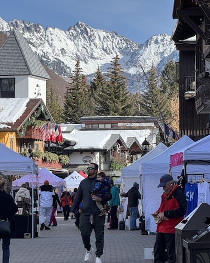 El Mercado Vail Kris Kringle es uno de los mejores de la ciudad, de estilo alemán, cuenta con artesanías, adornos y regalos únicos (Facebook/Vail Kris Kringle Market )