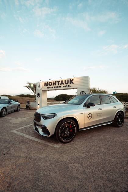 El Mercedes-AMG GLC 63 S SUV en el sunset de Mercedes-Benz y The Grand Hotel.