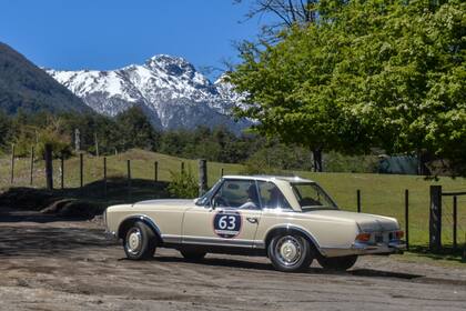 El Mercedes-Benz 280 SL de 1968 corrió con el número 63.
