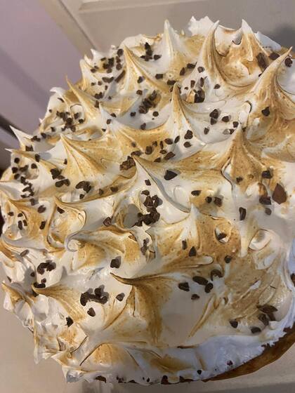 El merengue del actual Rogel difiere del de los años 50. Según información que atesoran los descendientes de Rogelia, además del agua, el azúcar, la clara, el almíbar y la vainilla, su receta incluía dos limones exprimidos.