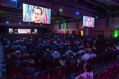 El "Merge de Ethereum": Vitalik Buterin ante un paso clave en la tecnología Blockchain prefiere dar una visión moderada y basada en el aporte de la comunidad