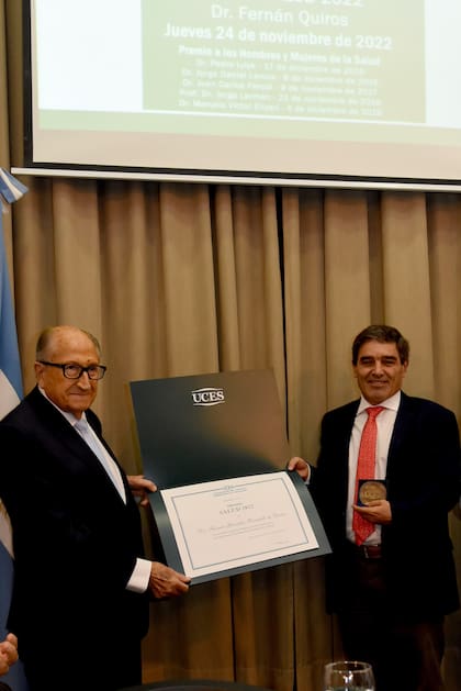 El mes pasado, Ferreira le entregó una distinción a Fernán Quirós, ministro de Salud porteño