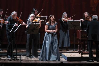 El mes pasado, la soprano realizó un concierto en el Teatro Colón con un programa basado encompositores del período barroco. Dirigido por el maestro italiano Andrea Marcon Giammaria, fue ejecutado por la Orquesta Barroca Argentina, una orquesta que la misma Cangemi creó en 2011