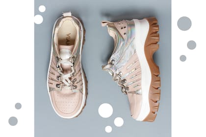 El metalizado es una tendencia en alza que llega hasta a los pies