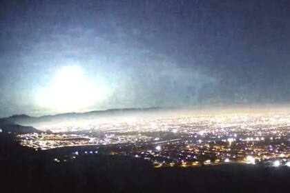 El meteoro, captado en el momento de su mayor estallido, que se produjo pasadas las 5.40 de la mañana de este jueves 7 de julio