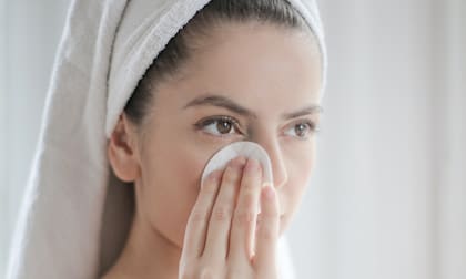 El método con el que te desmaquillás influye en las condiciones que amanece tu piel al día siguiente