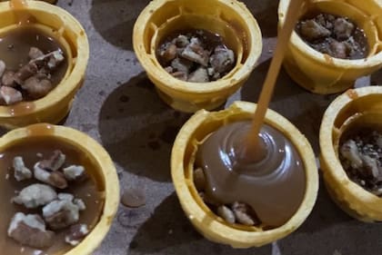 El mexicano Carlos Flores Rodríguez, tiene 42 años, es ingeniero electrónico, trabaja en el sector energético y tiene, en Camargo (Chihuahua) su emprendimiento de producción de dulce de leche, DulMon