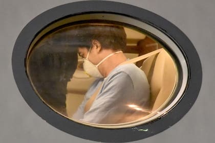 El mexicano Gerardo González Valencia, número dos de Los Cuinis, el brazo financiero del Cartel de Jalisco Nueva Generación, al ser extraditado hacia los Estados Unidos desde Uruguay, en 2020