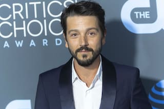 Diego Luna interpretó a una mujer trans y desató una fuerte polémica