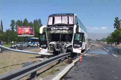 El micro accidentado en Mendoza