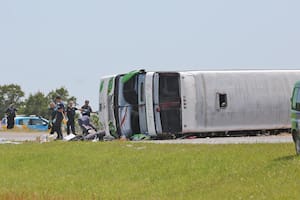 Ruta 2. El chofer culpó del accidente al supuesto mal estado del camino