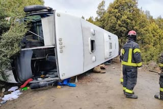Al menos 17 personas continúan internadas en estado grave tras el vuelco de un ómnibus