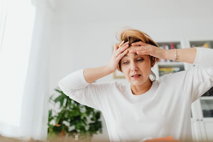 El miedo activaba el pecho —el corazón y los pulmones—, pero “apagaba” las extremidades, como si el cuerpo se replegara.
