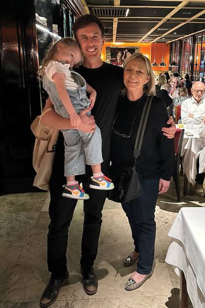 El miércoles pasado por la noche, Roberto fue a comer con Anita y con su madre, Lucila Fernández Llanos.