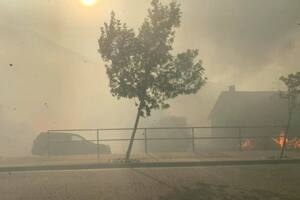 El miércoles por la noche Lytton -a unos 260 km al noreste de Vancouver- se vio envuelto por las llamas