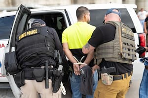 Los documentos que todo migrante debe tener a mano si viaja por carretera