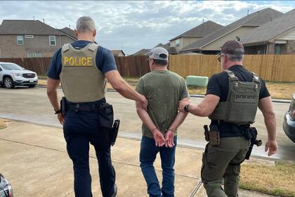 El migrante tenía antecedentes por robo, posesión de drogas y evasión de arresto