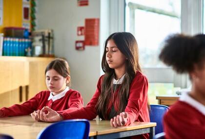 El mindfulness es tan popular y aceptado en nuestros días que se practica en las instituciones públicas, como las escuelas