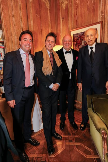 El minisitro José Reyes, Gerard Confalonieri, Martín Cabrales y Luis Ovsejevich