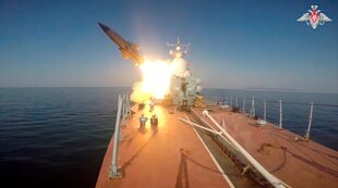 El Ministerio de Defensa de Rusia afirma que Moscú ha realizado pruebas de lanzamiento de misiles antibuque en el Mar de Japón.