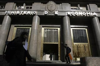 El Gobierno canjeó el 60% de una letra por vencer y la pasó a fin de junio