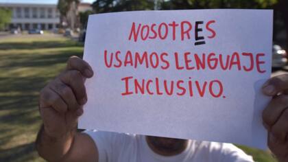 El Ministerio de Salud de Argentina promoverá el uso del lenguaje inclusivo en sus documentos, registros y actos administrativos, señala la resolución difundida a través del Boletín Oficial