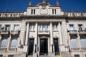 La reacción del padre de un alumno que amenazó a su escuela y deberá pagar una multa de 6 millones de pesos