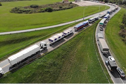 El Ministerio de Transporte bonaerense coordinó un encuentro de la Mesa de Resolución de conflictos para trabajar y aunar una nueva tarifa de referencia de los transportistas de cargas