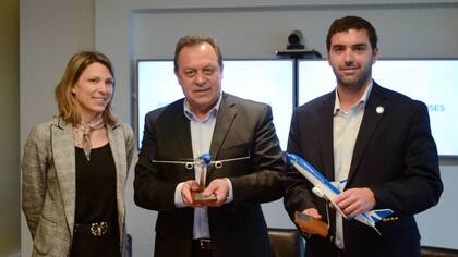 El Ministerio de Turismo y la Anses firmaron un convenio con Aerolíneas