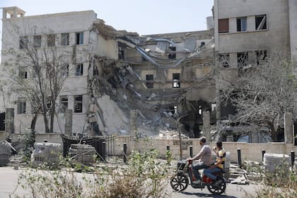 El Ministerio sirio de Defensa sufrió graves daños el miércoles por ataques aéreos israelíes en Damasco, Siria