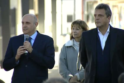 El ministro Alexis Guerrera participa de la reinauguración de la estación Grand Bourg
