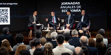 El ministro argentino Sturzenegger en una jornada del Banco Central de Uruguay