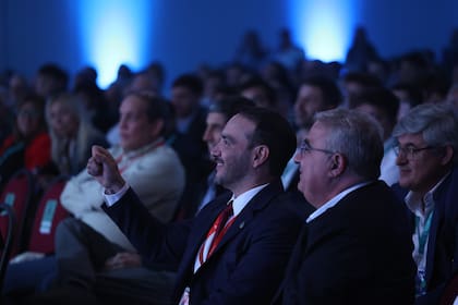 El ministro bromeó con los gobernadores que fueron a escucharlo a la sala