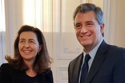 El ministro con Monique Eloit, de la OIE, en París