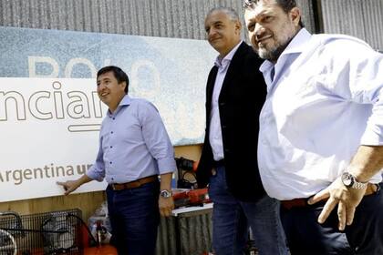 El ministro Daniel Arroyo con Gonzalo Calvo, uno de los desvinculados del Gobierno después del escándalo