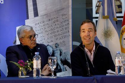 El ministro de Agricultura, Ganadería y Pesca de la Nación Julián Domínguez y David Roggero, presidente de Aapresid