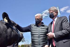 El ministro de Agricultura, Julián Domínguez, con el gobernador de La Pampa, Sergio Ziliotto, en la exposición rural en Santa Rosa