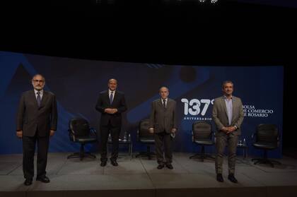 El ministro de Agricultura Luis Basterra, el gobernador de Santa Fe Omar Perotti, el presidente de la Bolsa de Comercio de Rosario Daniel Nasini y el intendente local Pablo Javkin en el acto por un nuevo aniversario de la entidad