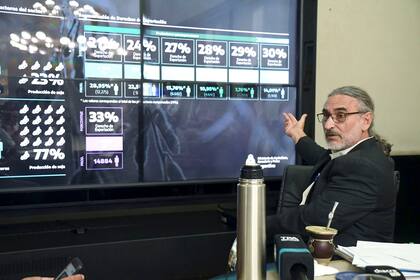 El ministro de Agricultura, Luis Basterra, explica los alcances del esquema de retenciones a la soja