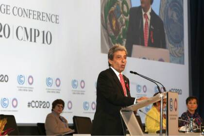 El ministro de Ambiente peruano, Manuel Pulgar Vidal, dio a conocer la trascendental carta del Papa